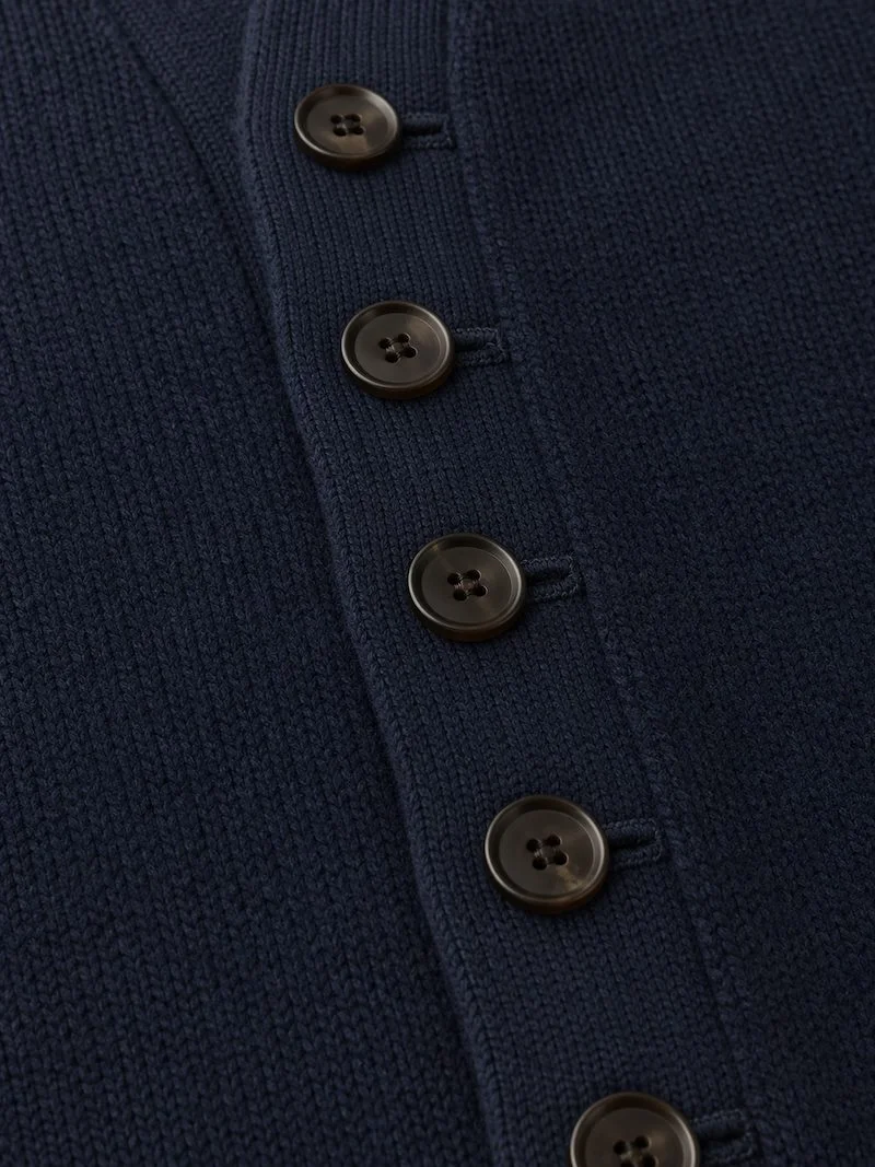 Herren-Cardigan button band and buttonhole detail — interlined Strickwaren-Hersteller China
